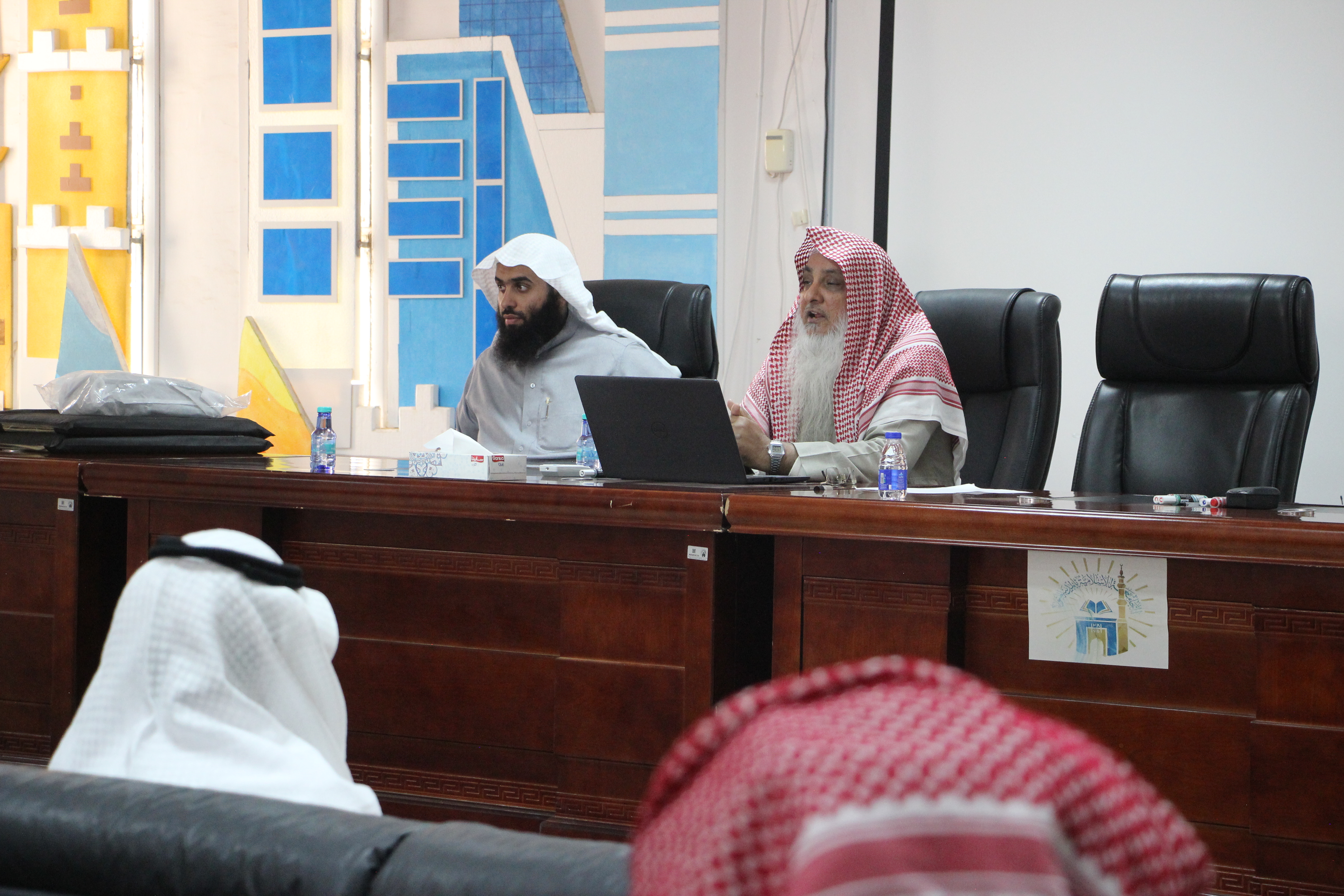 أقام معهد تعليم اللغة العربية بالتعاون مع وحدة التوعية الفكرية بالجامعة الإسلامية لقاءً توعوياً لطلاب المعهد ضمن سلسة برامج توعية مقدمة للطلاب والذي كان بعنوان (تعزيز الوعي الفكري)